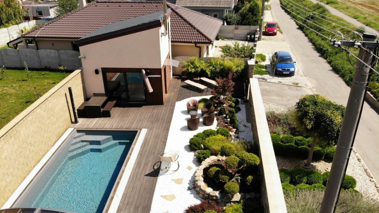 Tiny House With Private Pool Apartment Janosikova Exterior foto